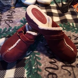 Sonoma slides Burgundy suede Size 8